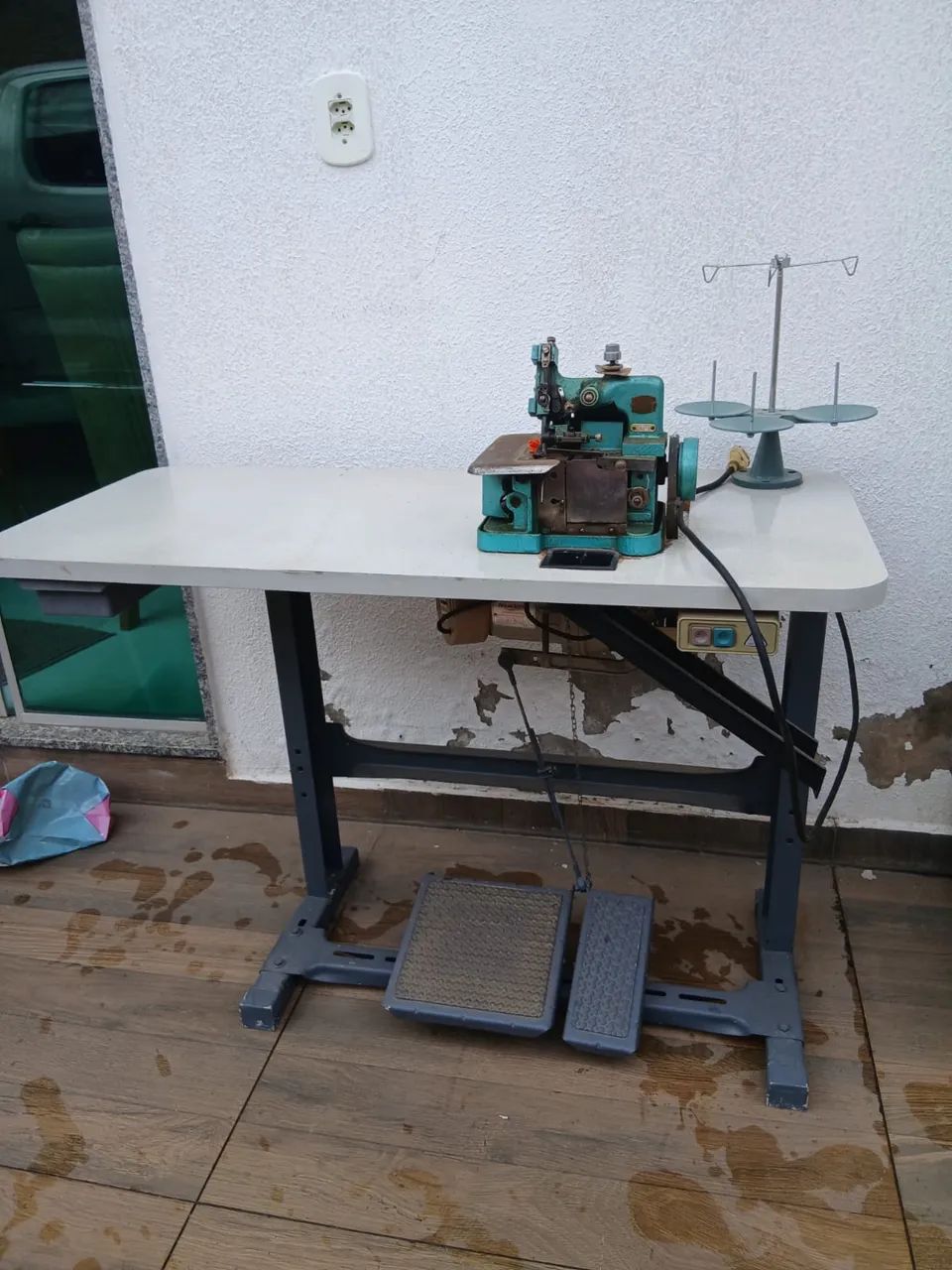 Industrial Overlock Sewing Machine