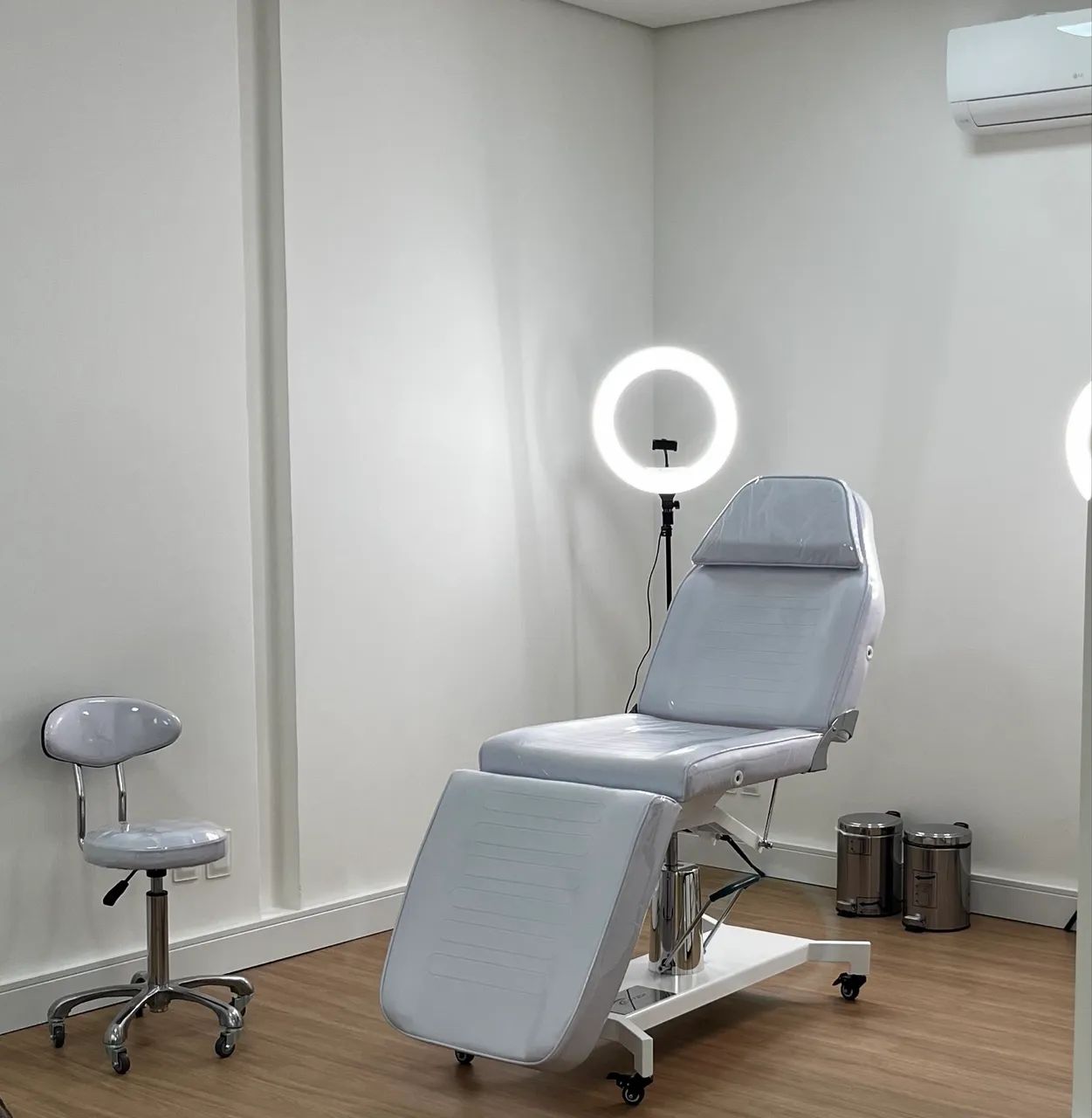 Maca Hidráulica Estética com ajuste de altura já plastificada com mocho e lupa - Estek