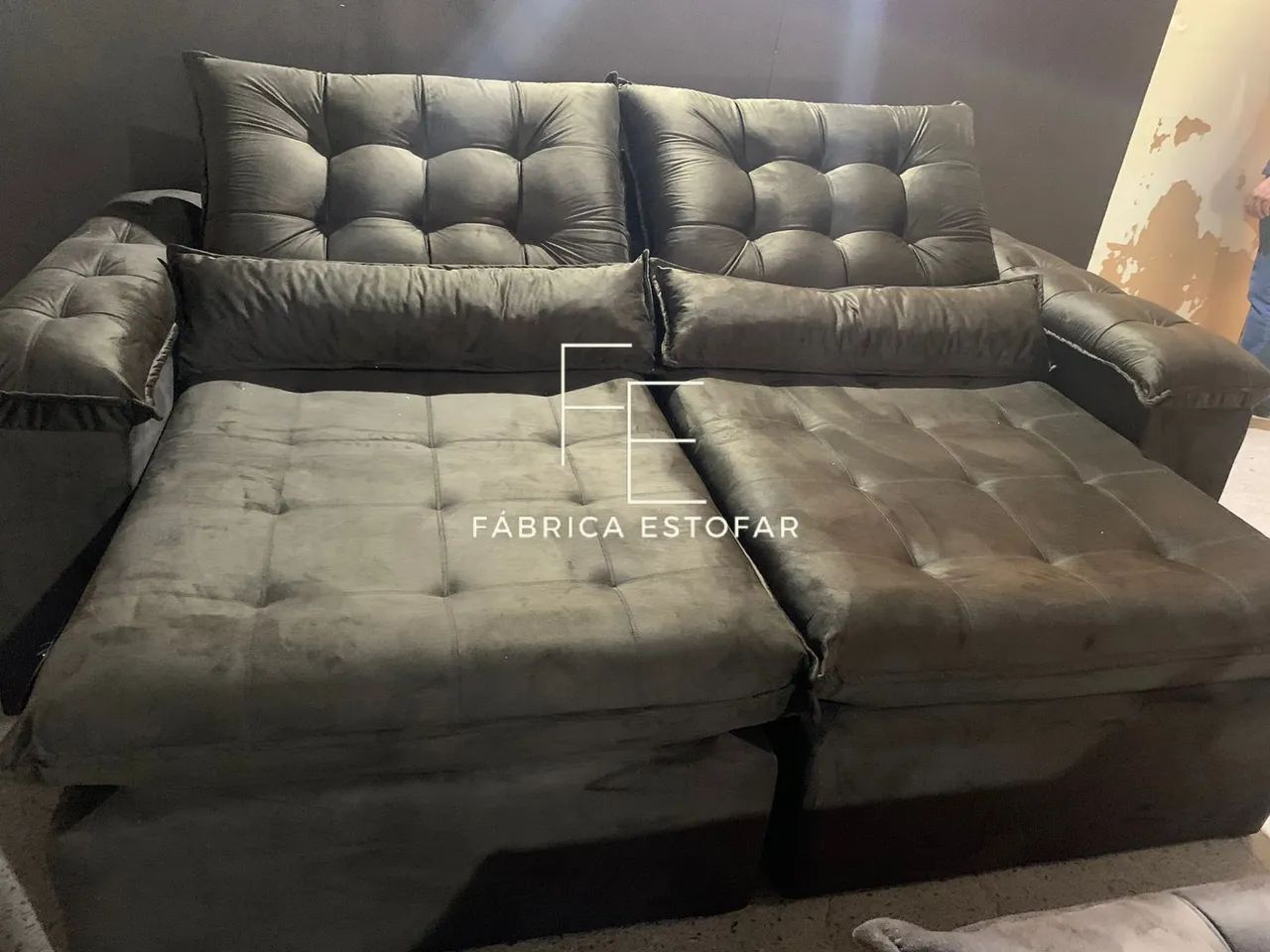 Sofá Retrátil e Reclinável 2,40m com almofadas nos braços e Pillow 20| por apenas R$2.749! - Foto 2