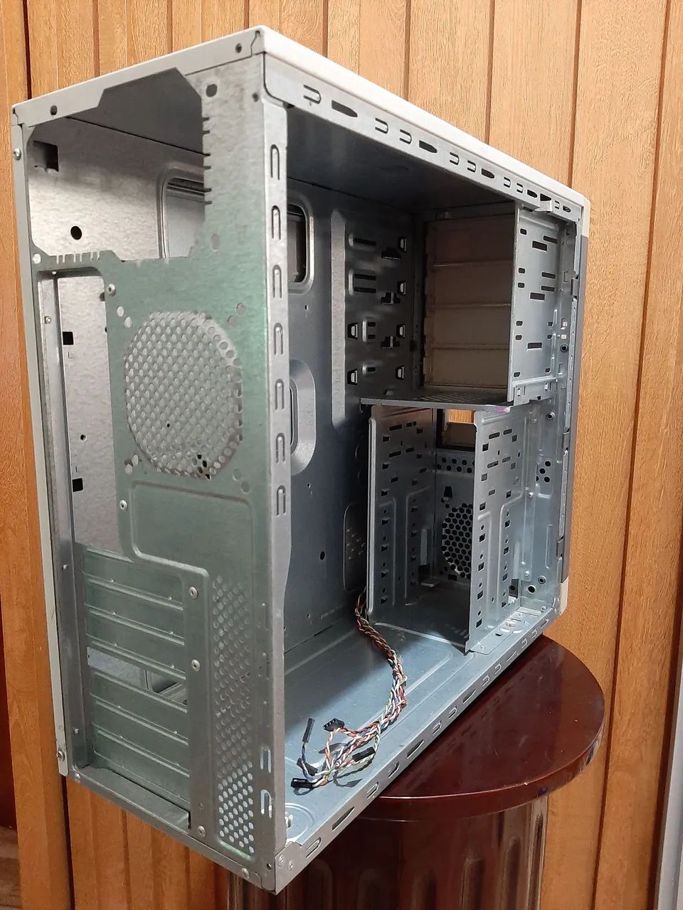 Gabinete Retrô Bege Branco PC Sleeper Clássico ATX - Foto 5