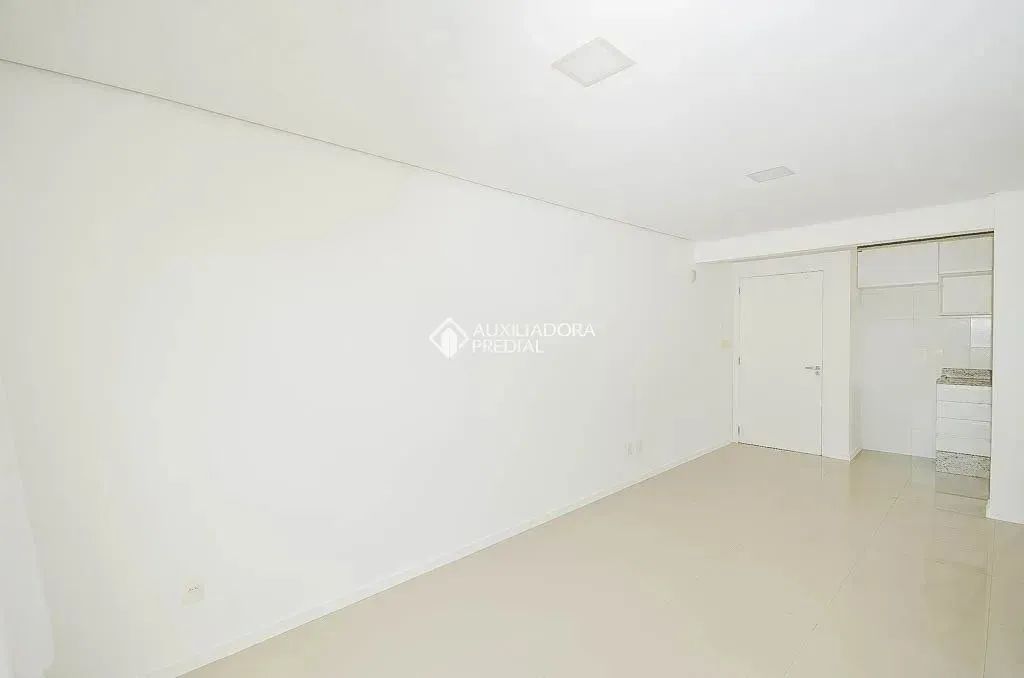 Imóvel para aluguel possui 60 metros quadrados com 2 quartos em Menino Deus - Porto Alegre - Foto 4