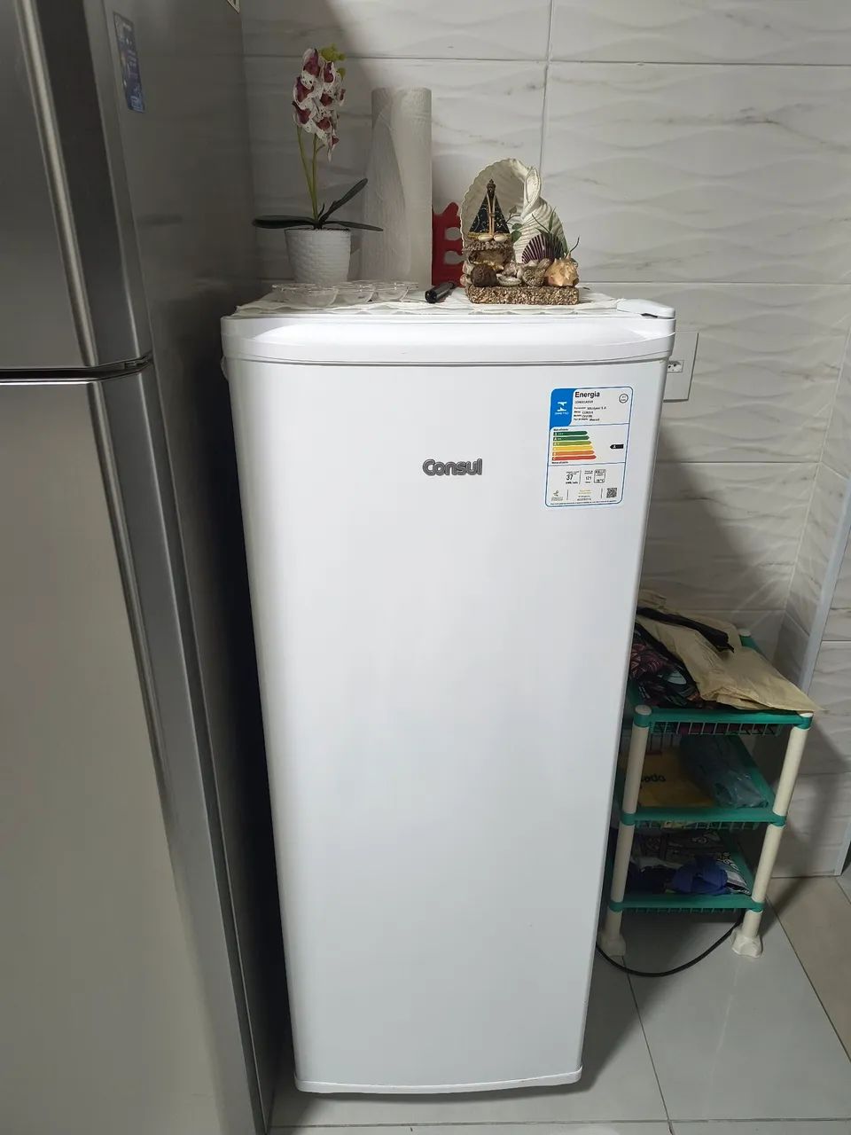 Freezer vertical Vcu18gb 121litros bem conservado 