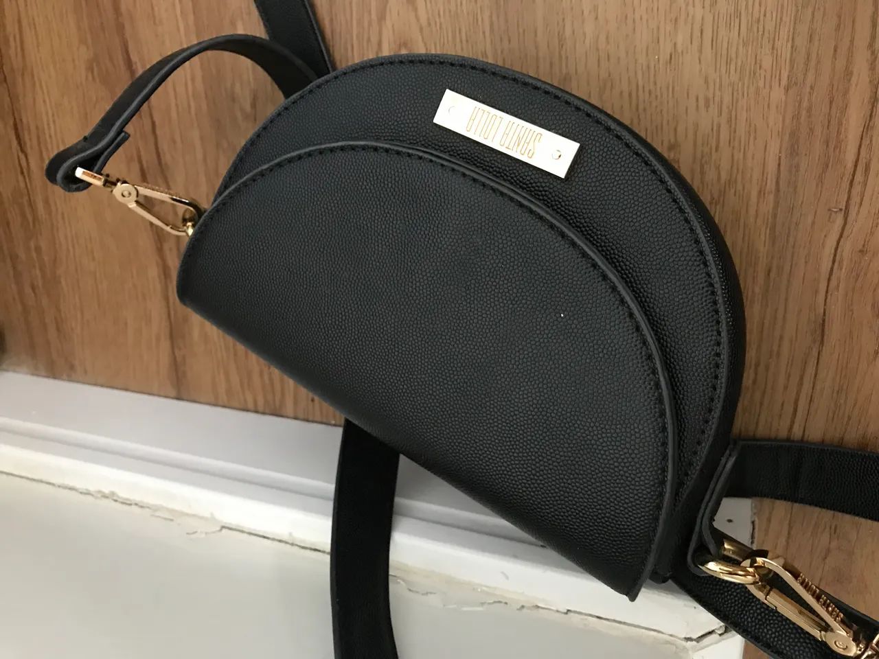 Bolsa de ombro preta, Santa Lolla