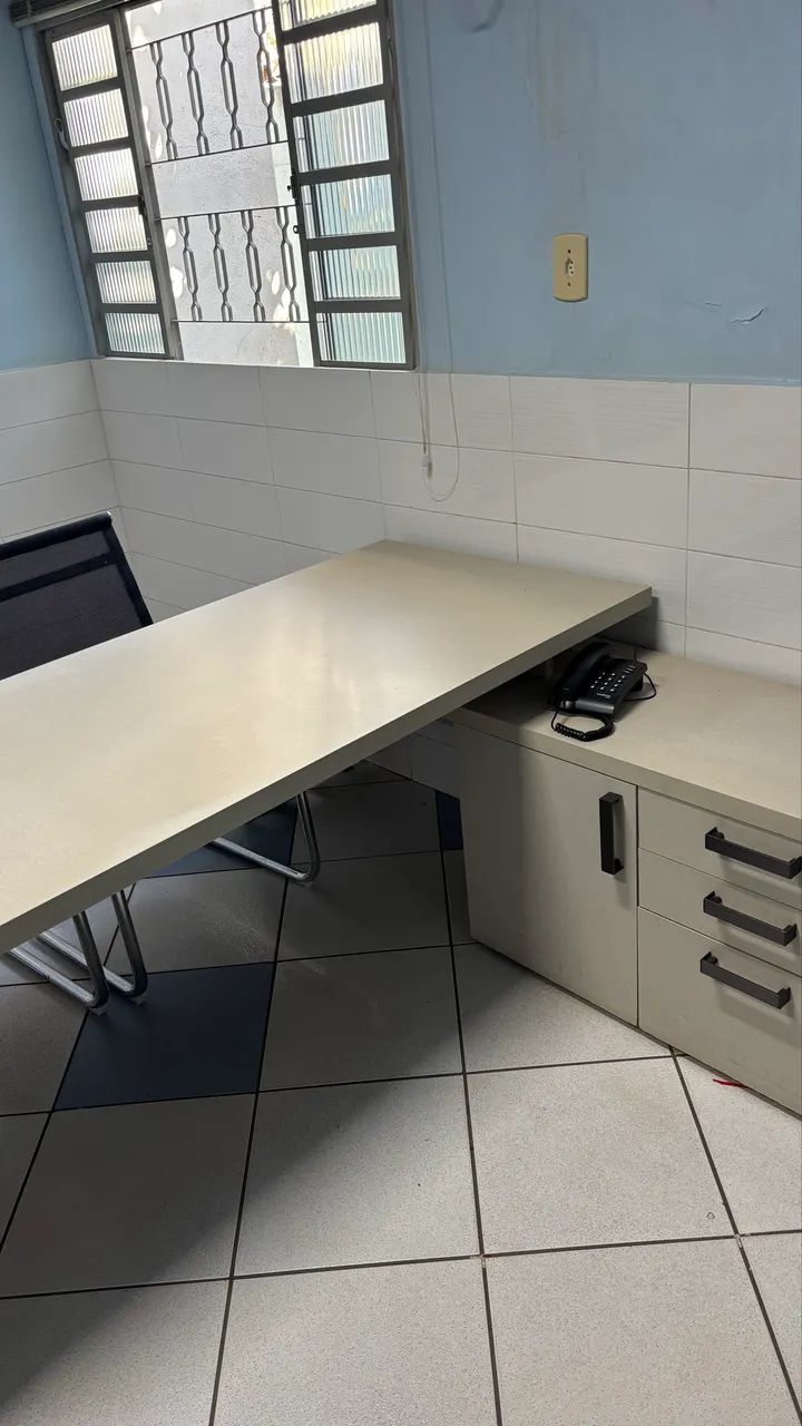 Mesa com 2 cadeiras 