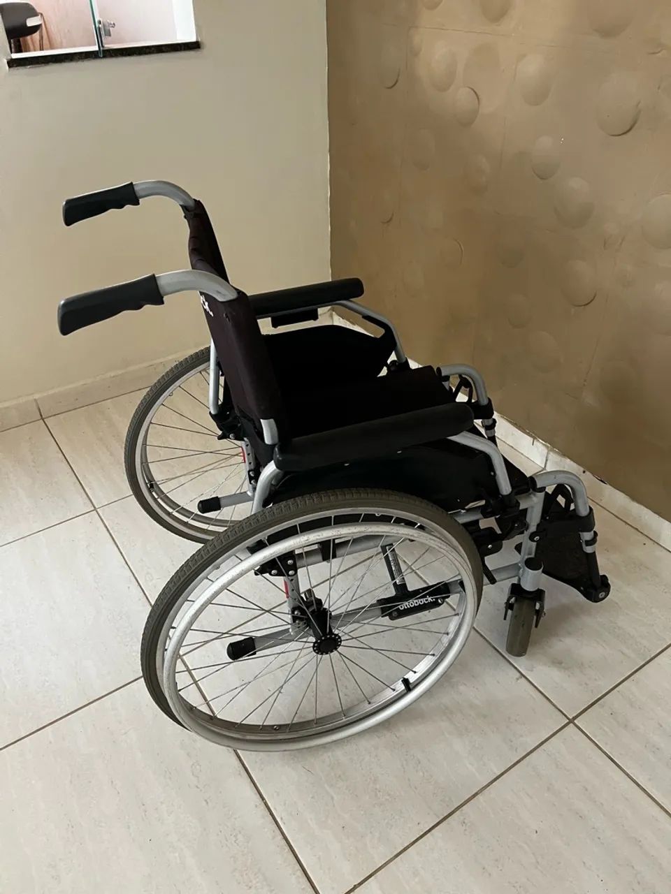 Cadeira de roda em excelente estado  - Foto 2