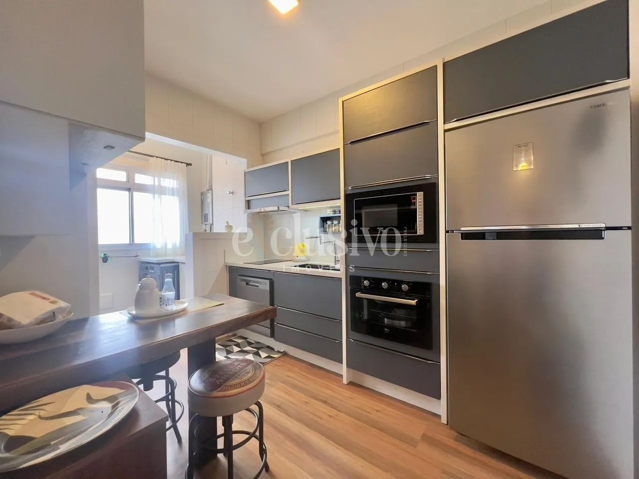 2 dormitórios em andar alto e próximo ao comércio - Foto 4