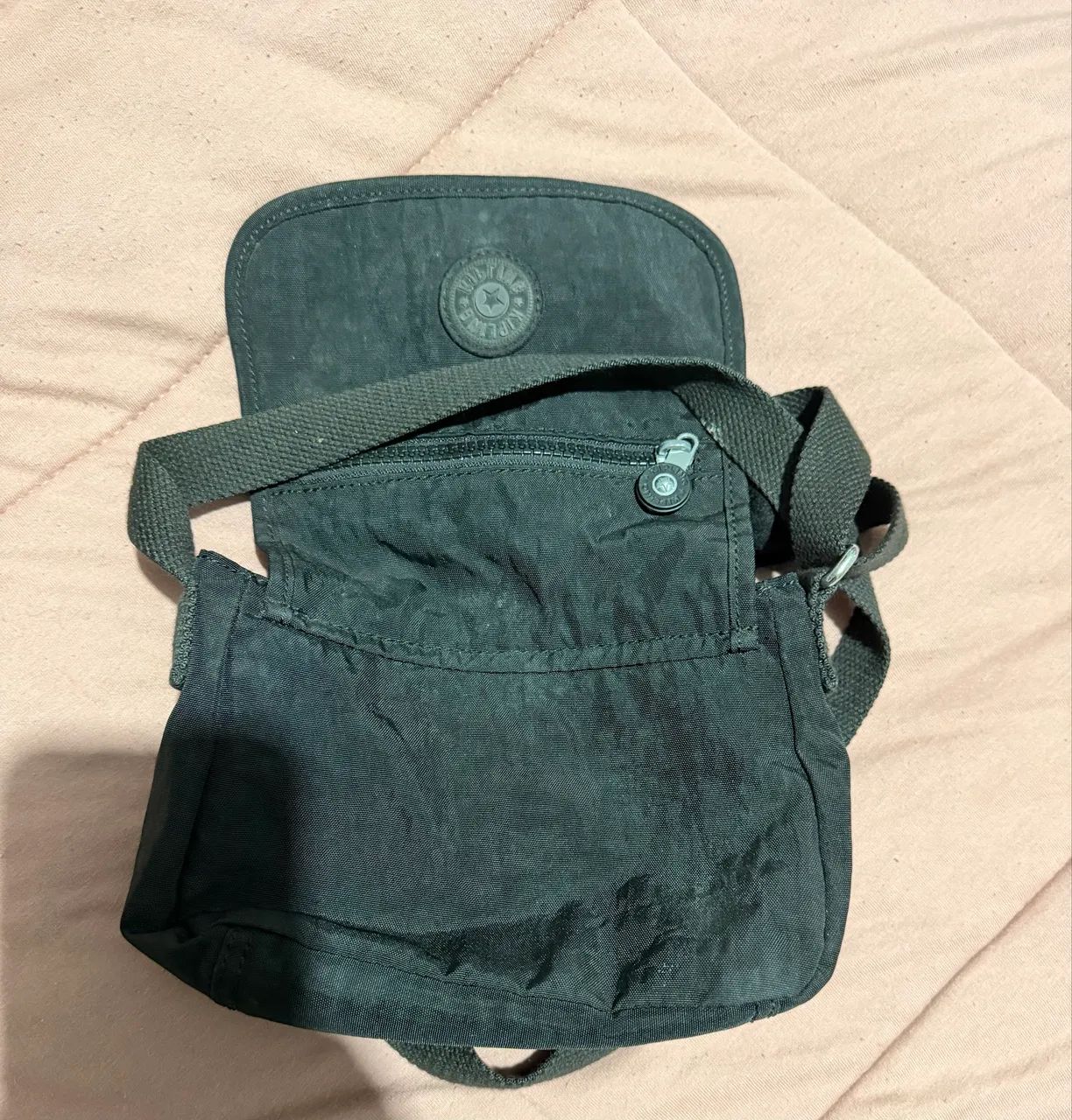 Bolsa pequena Kipling  preta  - Foto 2