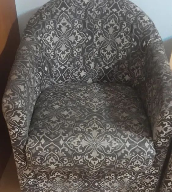 Duas poltronas, estofadas, tecido, bom estado. - Foto 3
