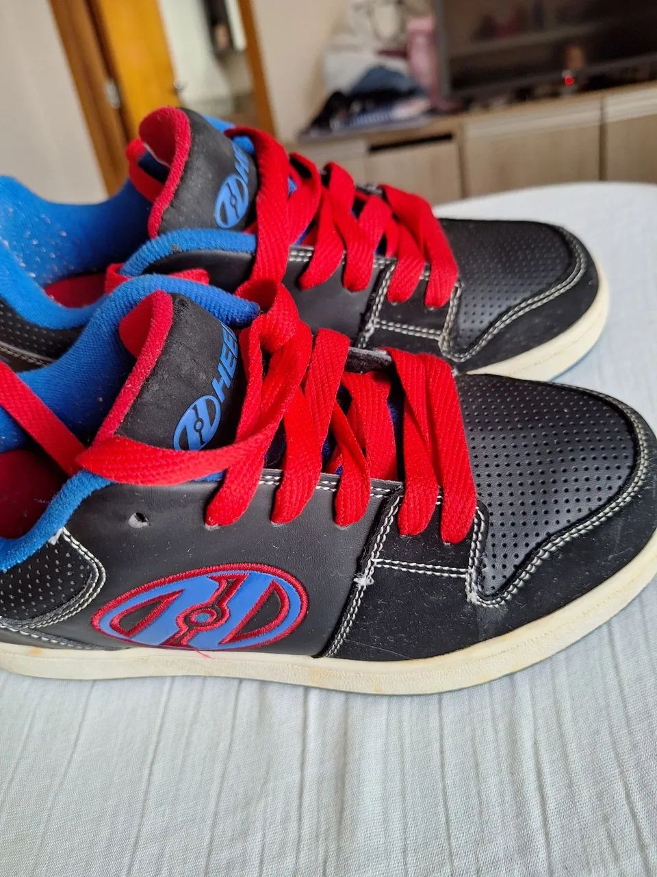 Tenis de rodinhas HELLYS