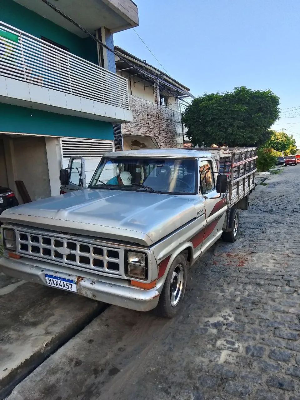 F1000