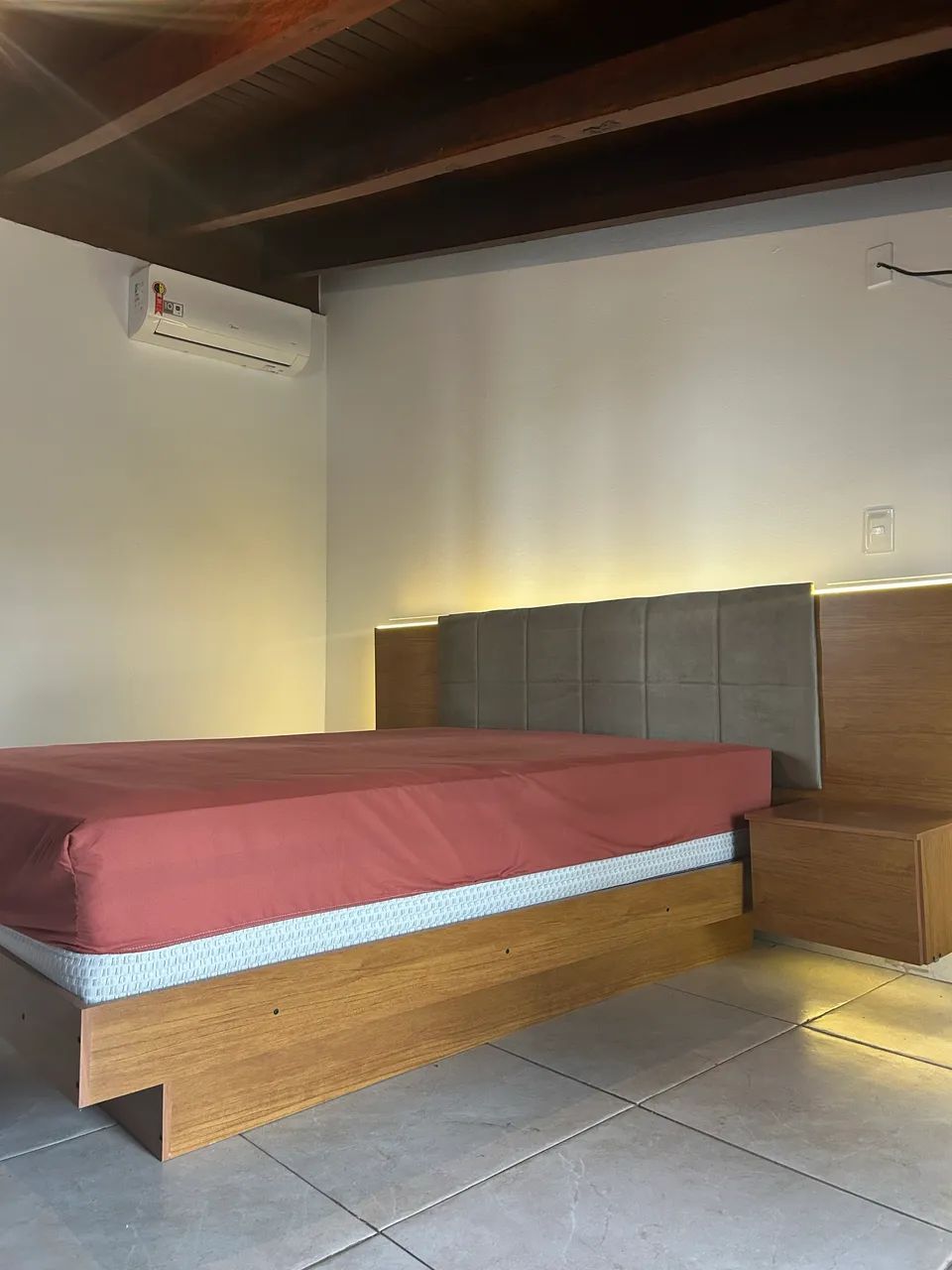 Cama Queen com Cabeceira com LED e gavetas - Foto 3