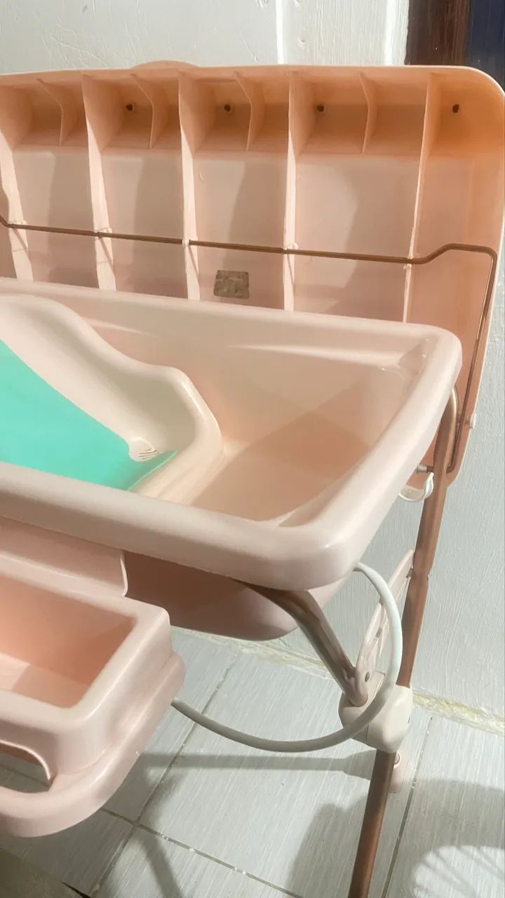 banheira com pé e suporte trocador 