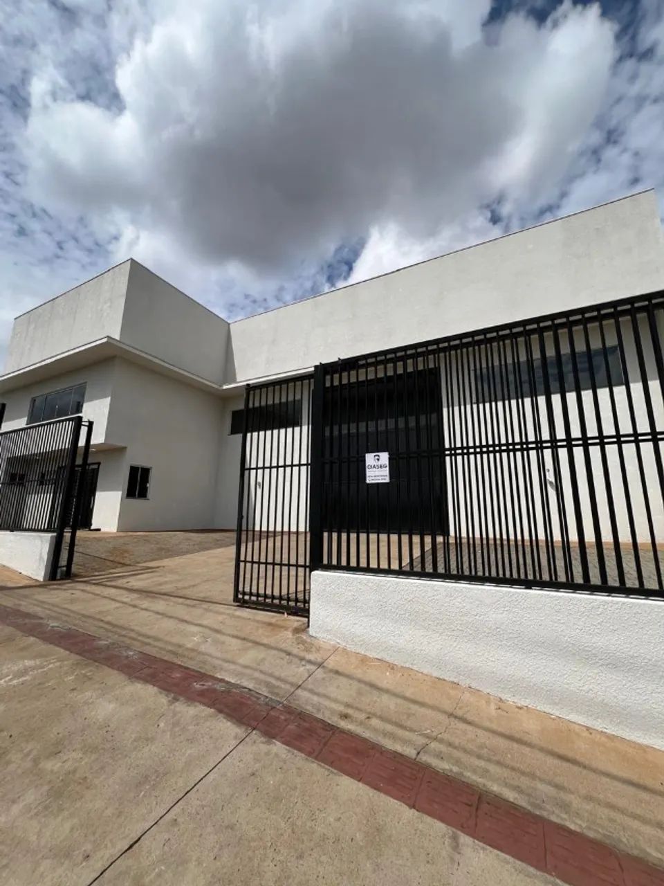 Barracoes no jardim Dias II, de 700 m² e de 350m².