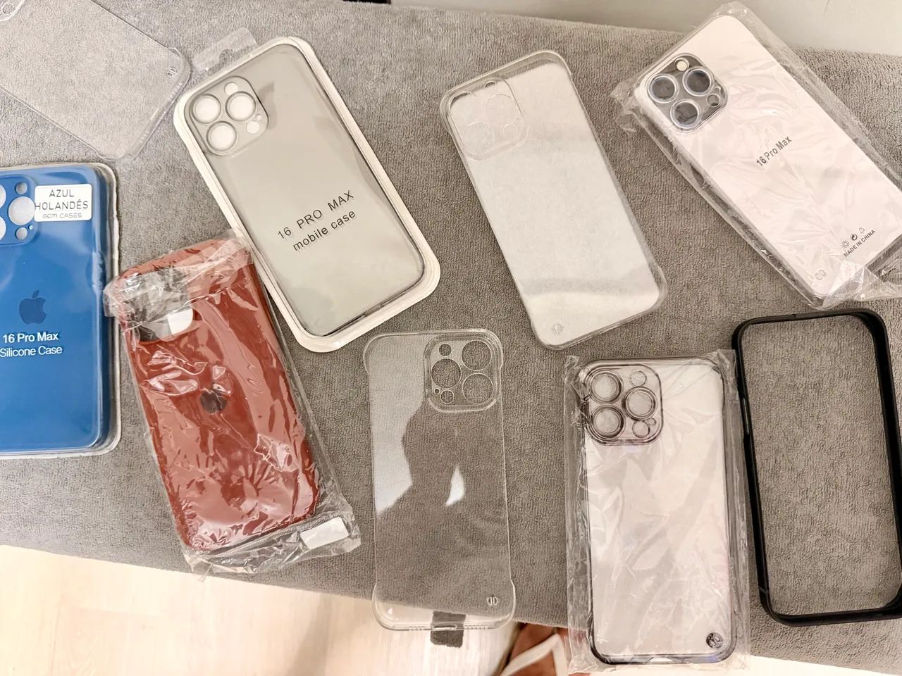 15 capas de modelos variados para iPhone 16 pro max - Foto 4