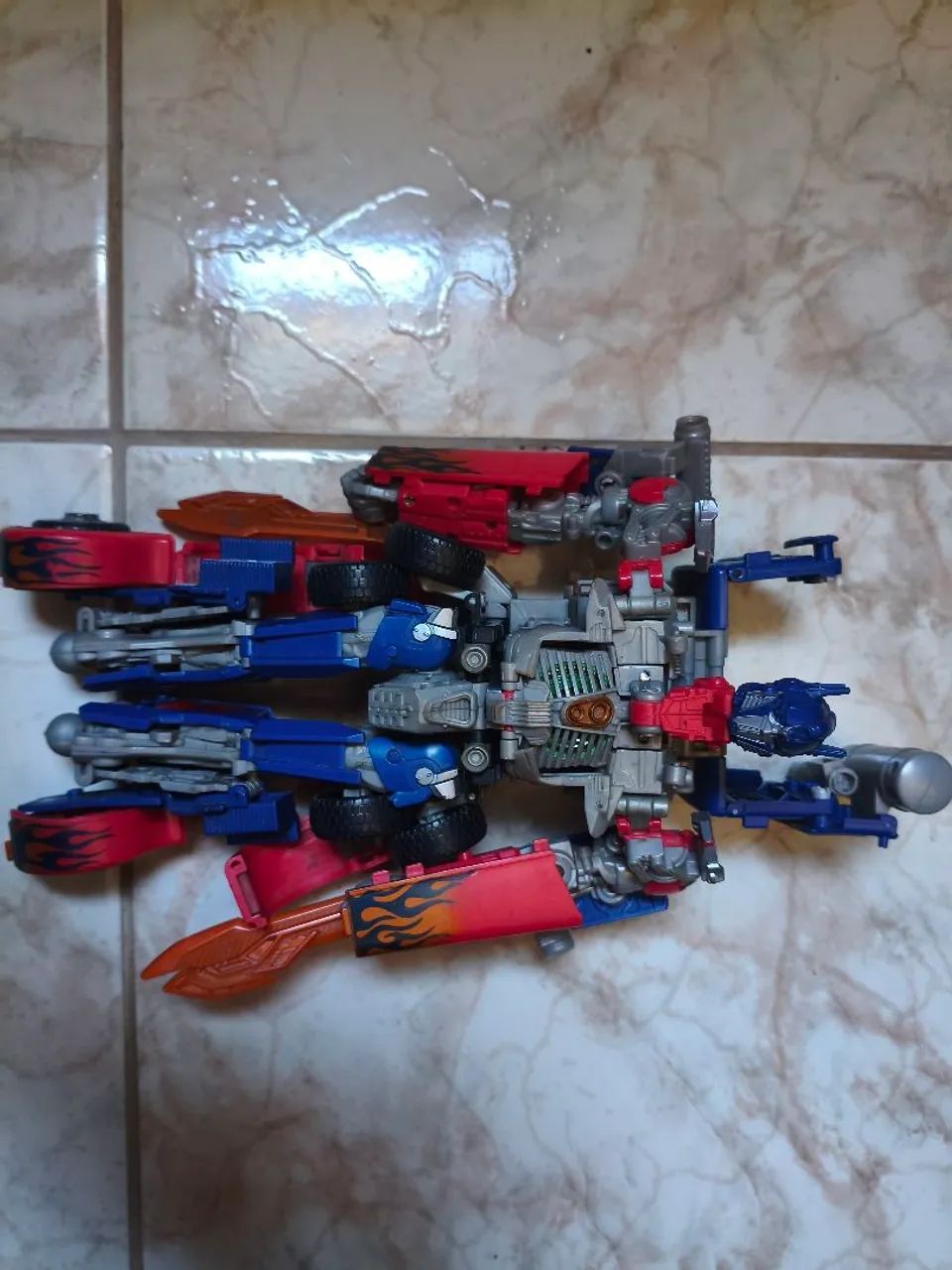 Boneco Transformers falta peça 