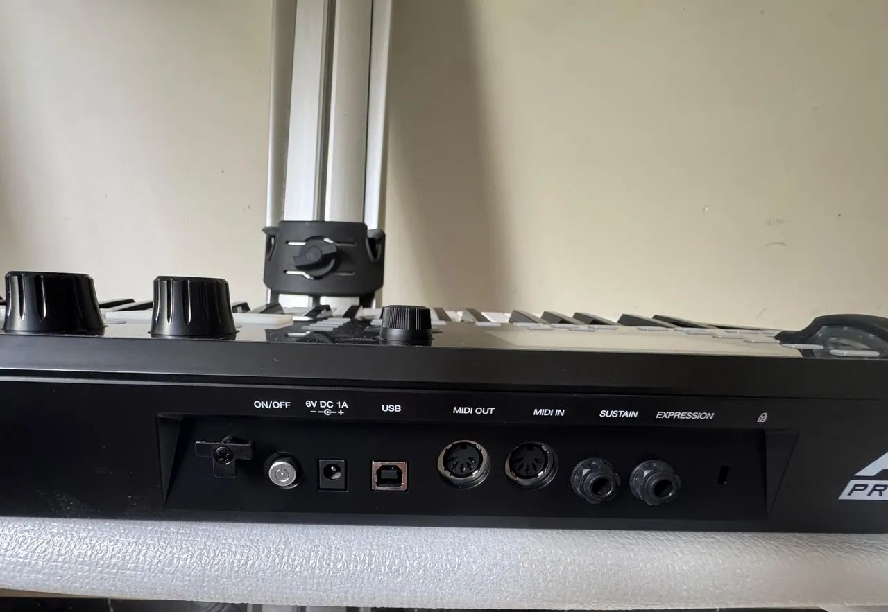 Controlador AKAI advanced 49 teclas nono zero  - Foto 5