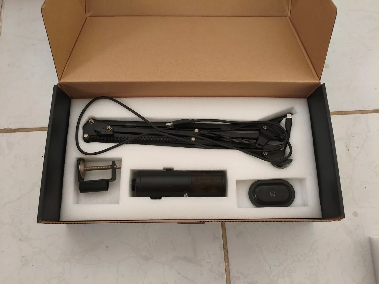 Microfone daystar DSU12 com suporte pra mesa  - Foto 3