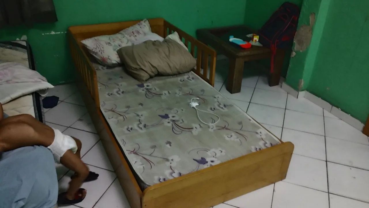 Cama infantil de madeira 