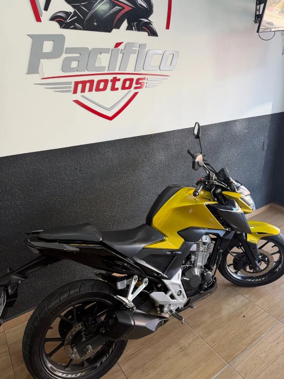CB 300 TWISTER  - Foto 2