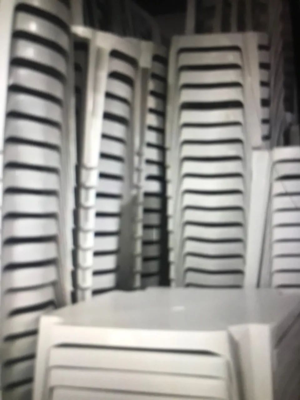 Alugo cadeira e mesa 