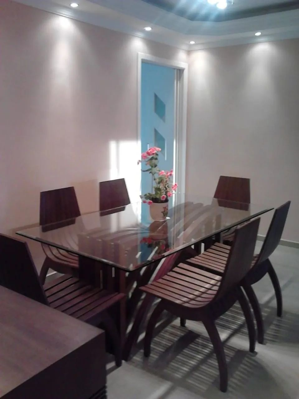 Mesa com Cadeiras de Madeira Maciça