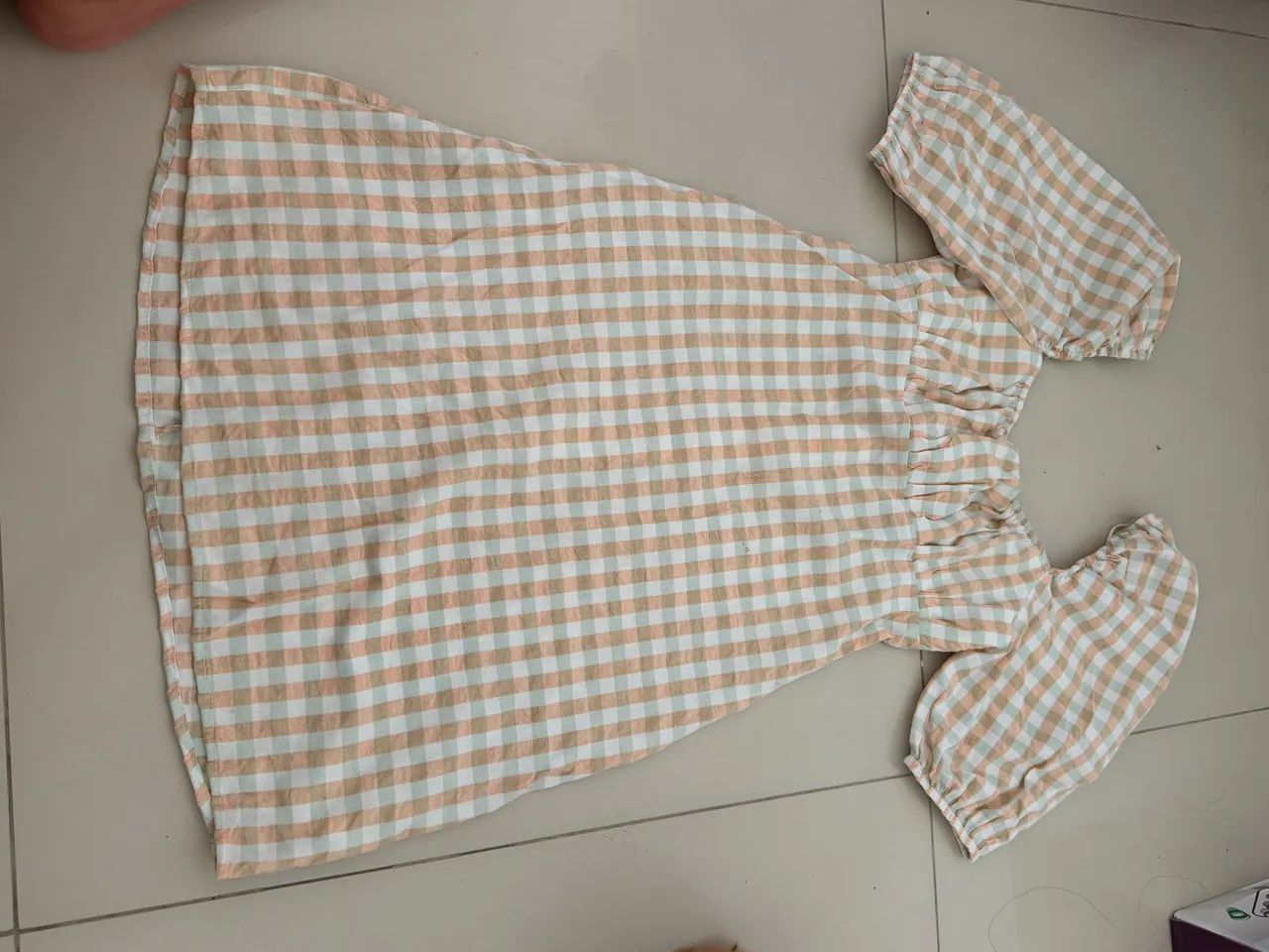 Lote com 50 roupas femininas - Foto 2