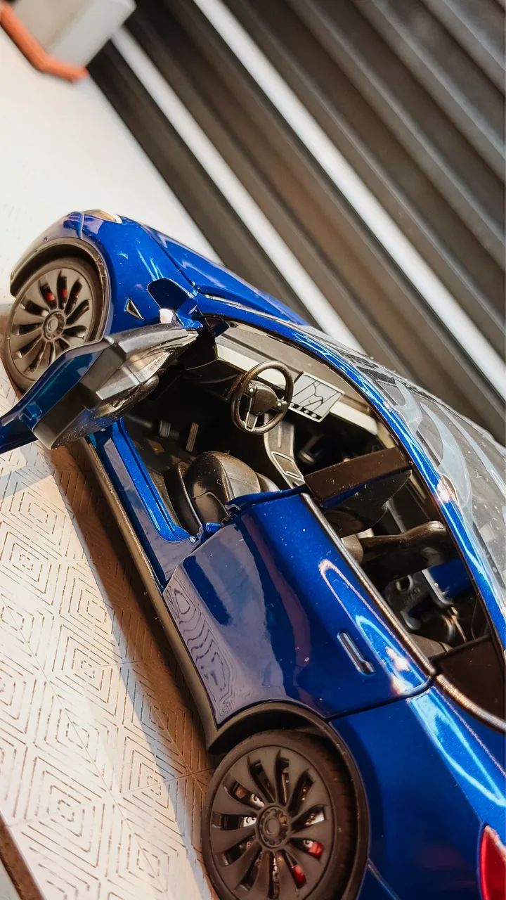 Miniatura Tesla Model Y 1:24 s/cx - Brinquedos e Jogos - Centro