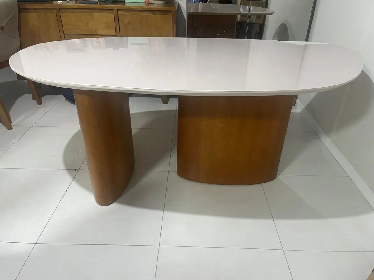 Mesa de jantar orgânica 
