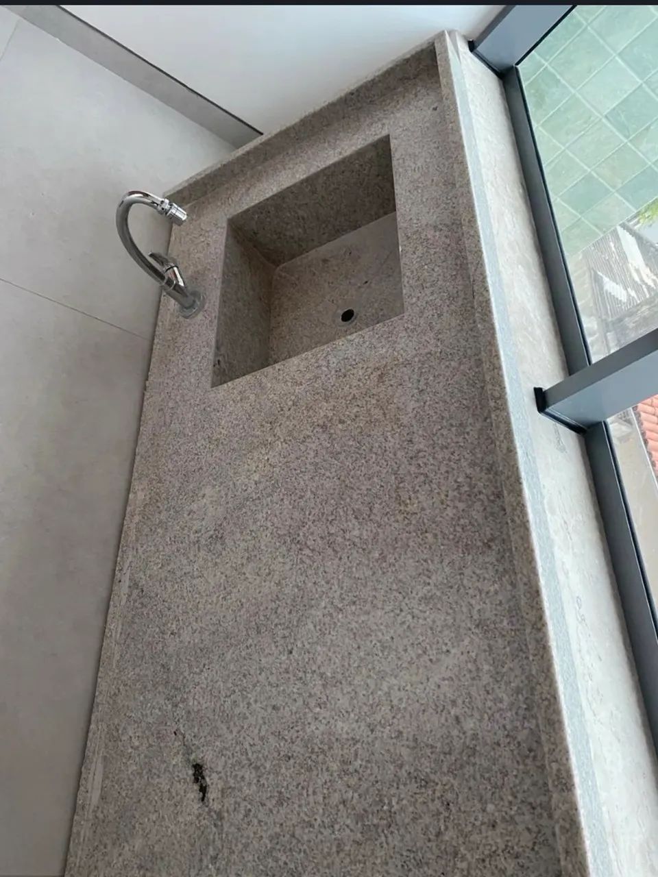 Bancada em granito com torneira  - Foto 3
