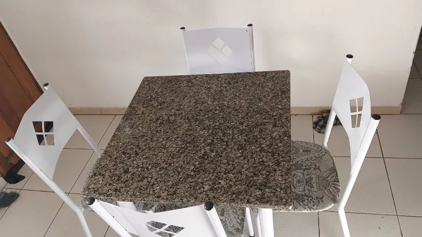 MESA + 4 CADEIRAS 