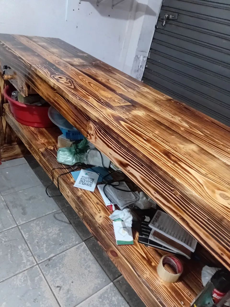 BALCÃO CAIXA COM GAVETA E CHAVE, MADEIRA RÚSTICO NOVINHO. 1.90ctm de comprimento. - Foto 3