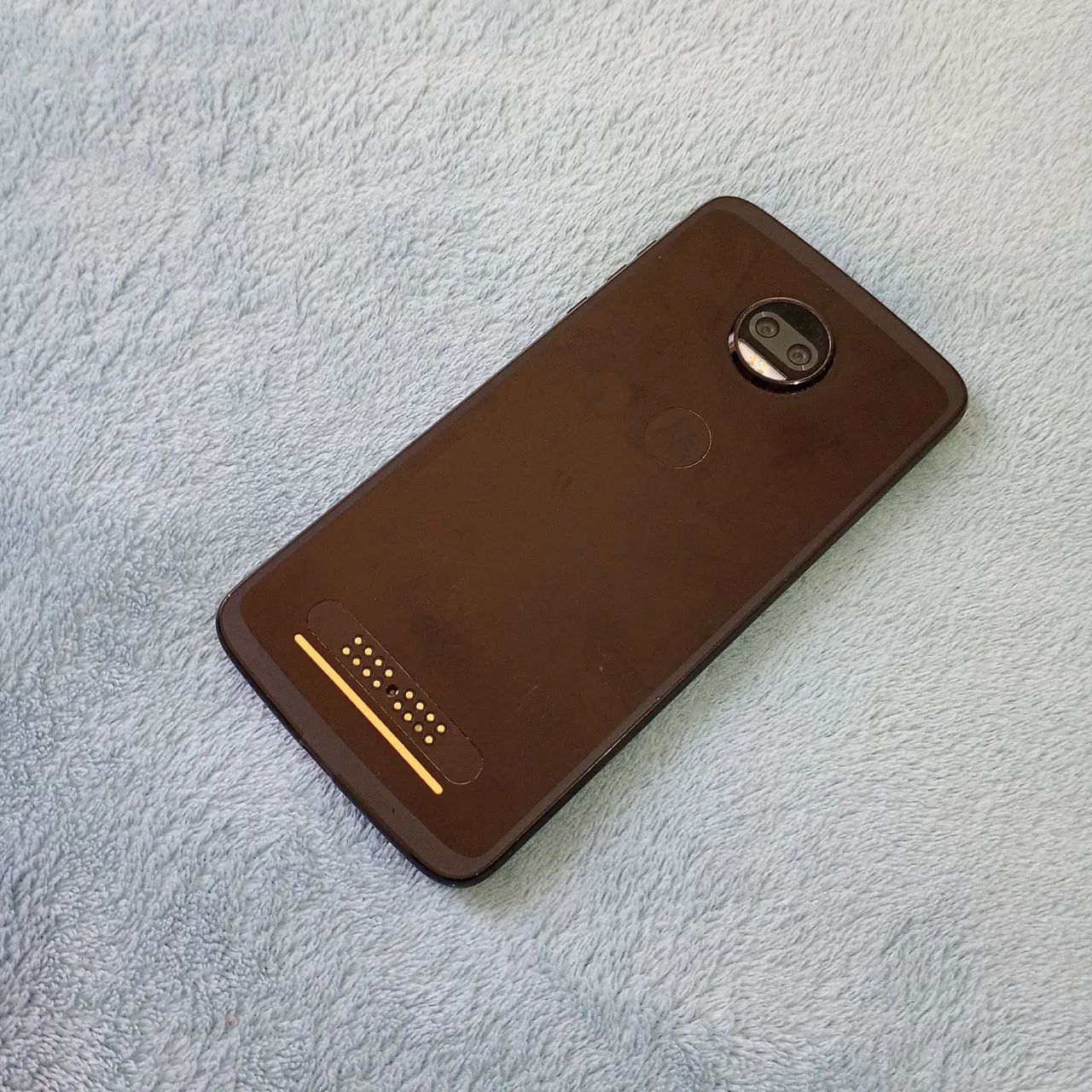 Celular Motorola Z2 Force DANIFICADO. Ideal para retirada de peças.  - Foto 2
