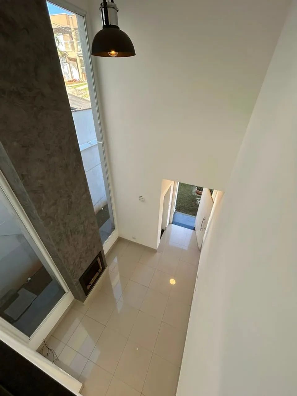 Casa Completa com Lareira, Churrasqueira e 4 Vagas de Garagem - Foto 4