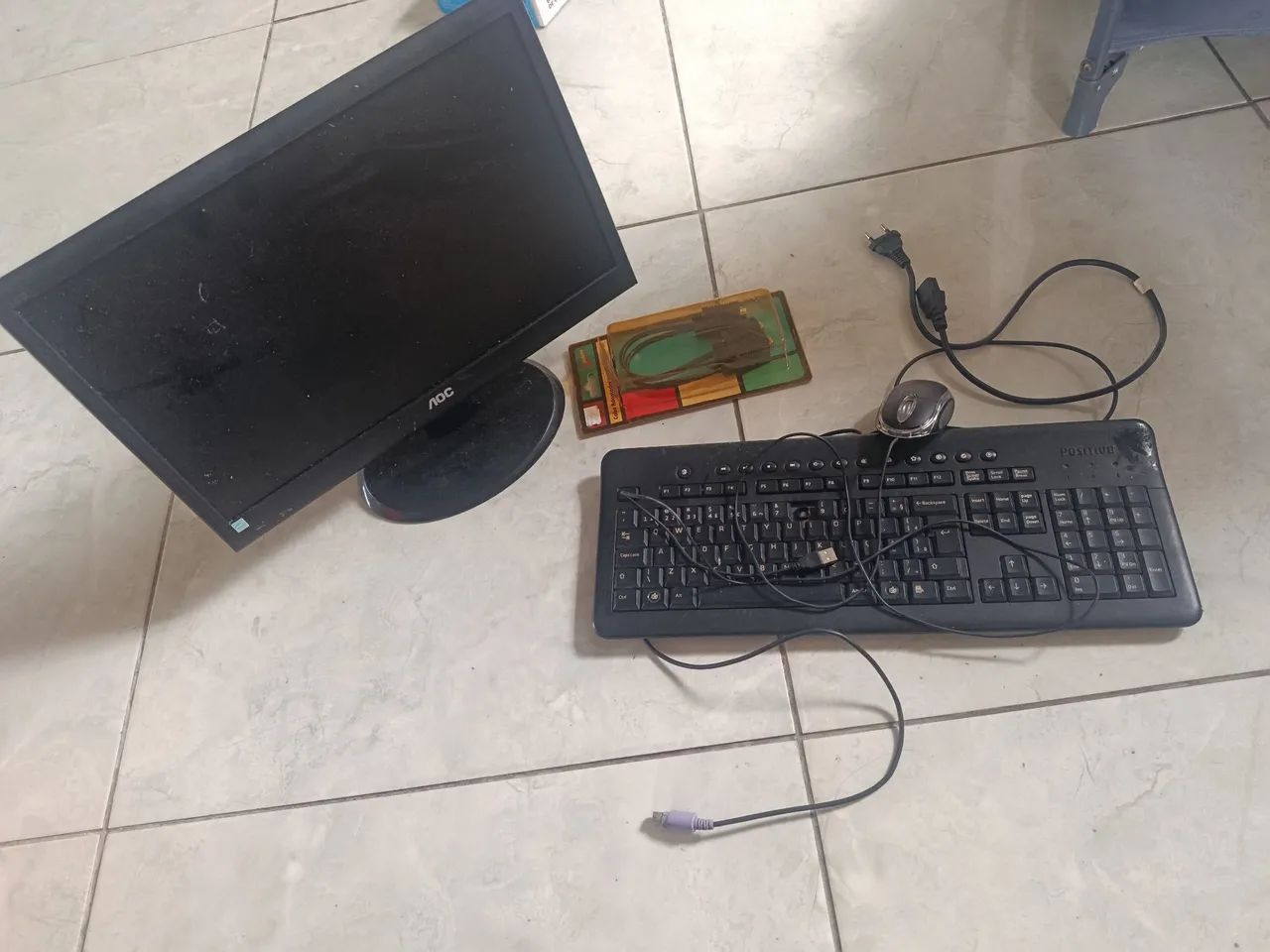Monitor de 15 teclado,mause e cabo adaptador 