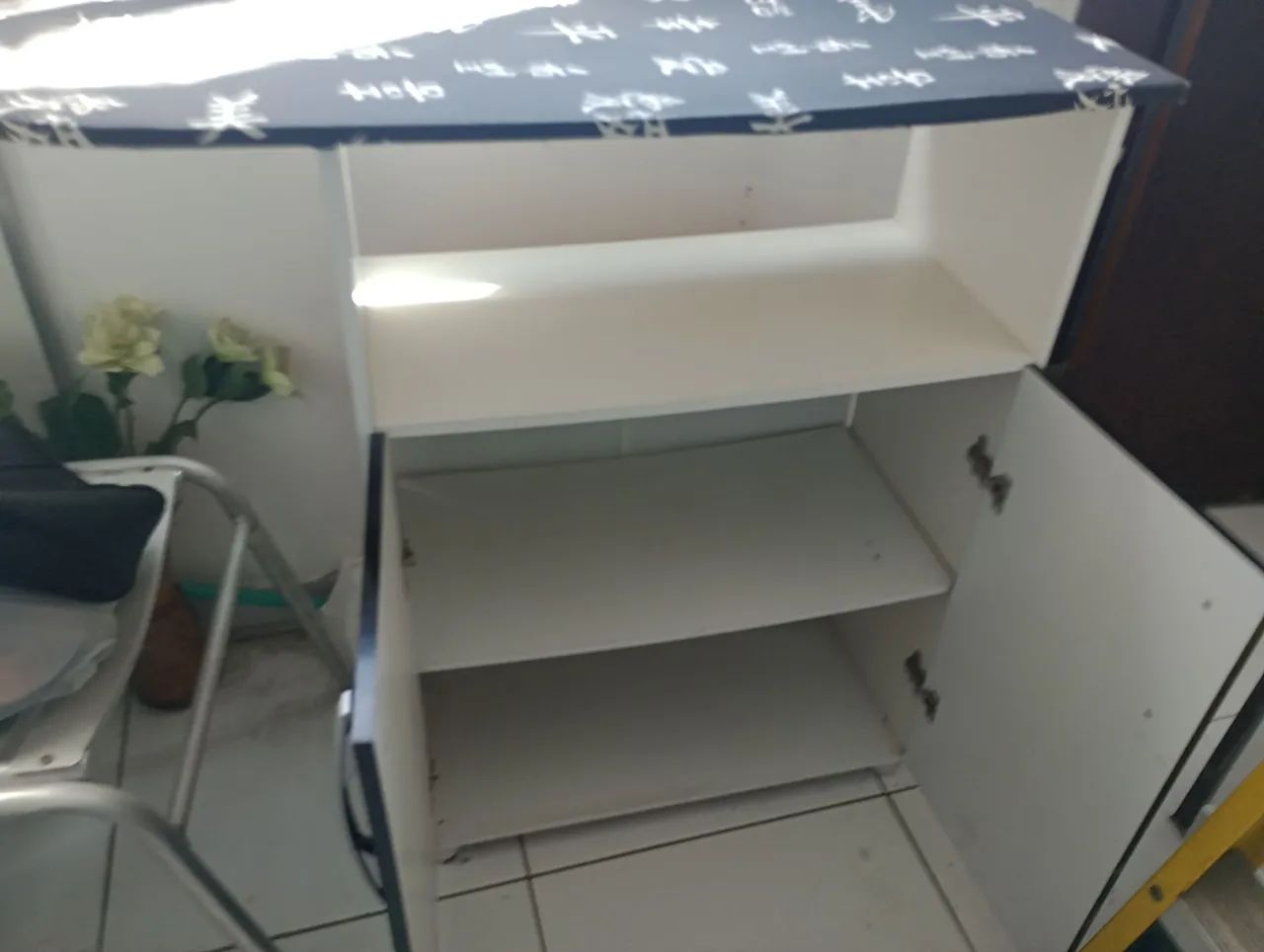 Tábua de passar roupa com armário  - Foto 3
