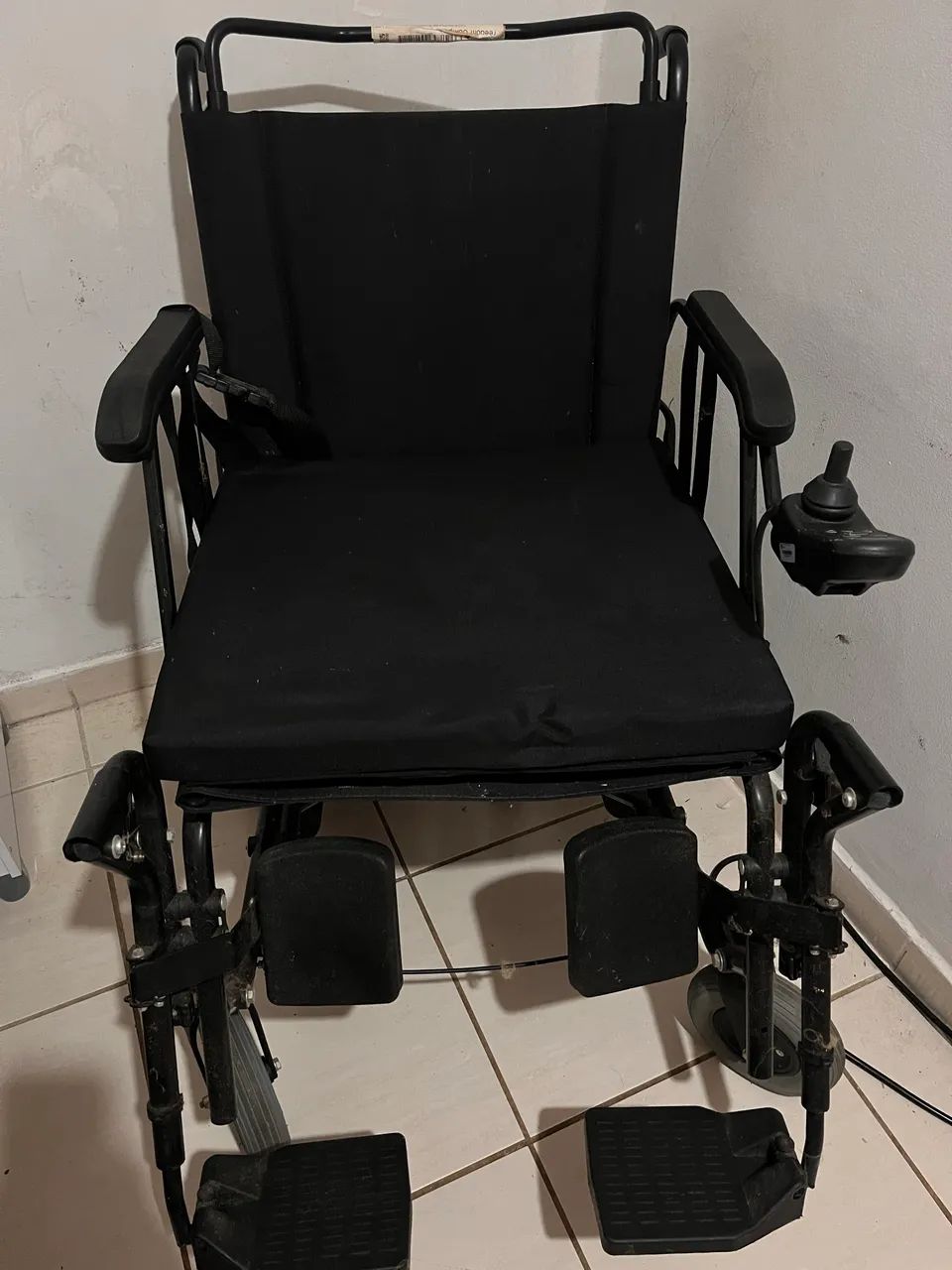 Cadeira de rodas motorizada bem grande  - Foto 2