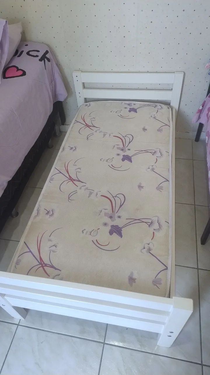 Mini cama ( Montessori) com estrado e lateral ( acompanha colchão) 