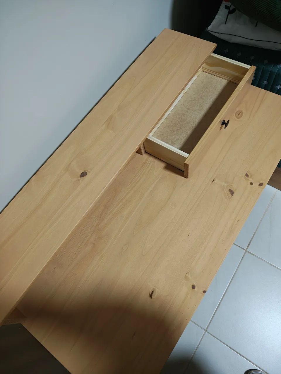 Mesa escrivaninha de madeira maciça  - Foto 3