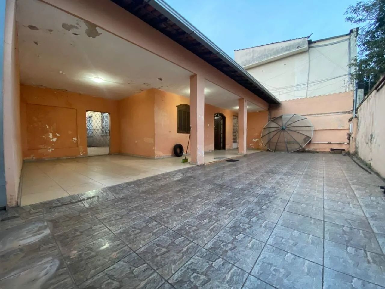 Casa residencial e comercial no Barreiro 5 Quartos e 3 Vagas - Foto 2