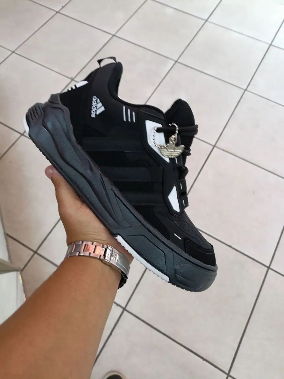 Tênis Adidas 