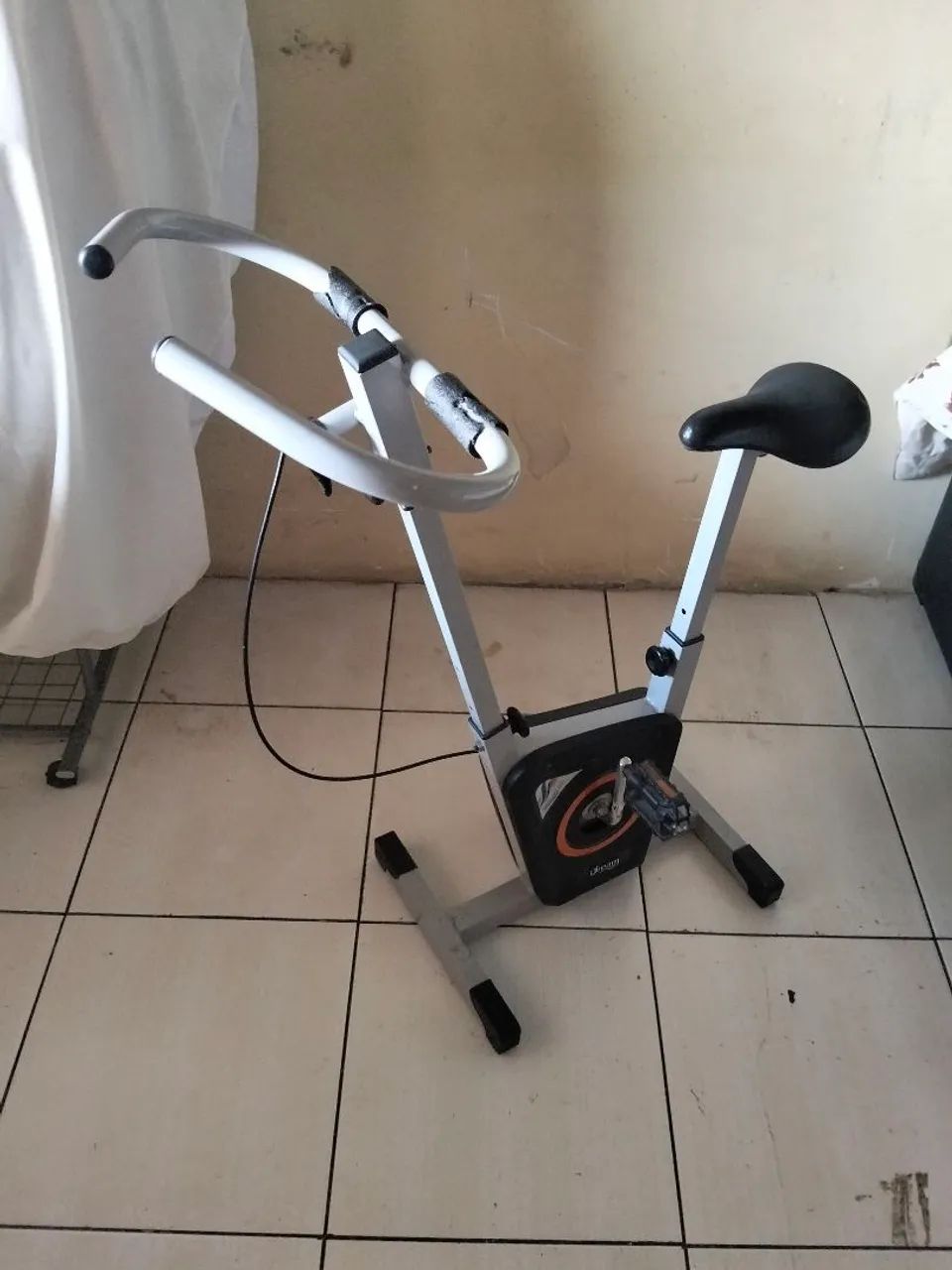 Bicicleta ergométrica semi-nova. Apenas 350