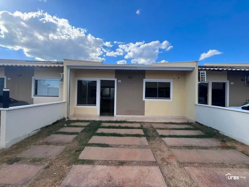 Casa 2/4 em condomínio