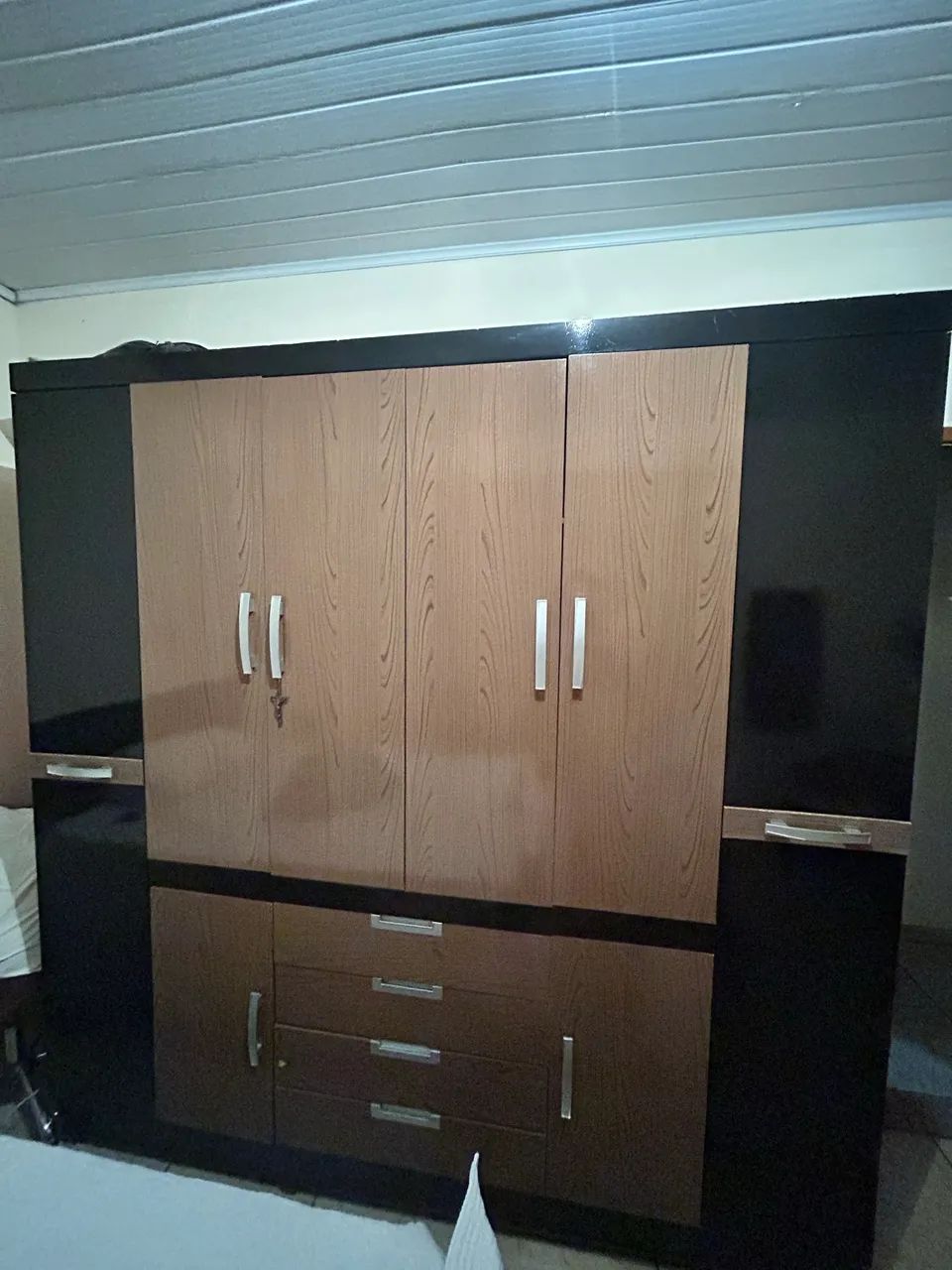 Guarda roupa 6 portas 