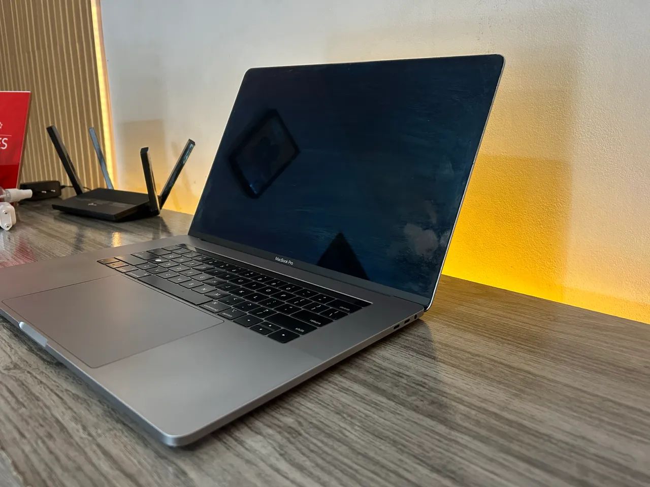 MacBook Pro 15 Polegadas - 2019 - i7 6-Core | 16GB RAM | 256GB SSD