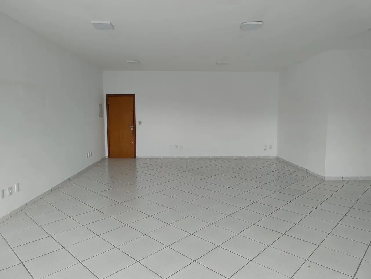 Alugo Sala Comercial - Centro de Indaiatuba  - Foto 2
