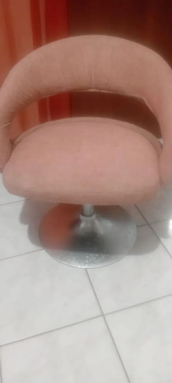 Linda cadeira giratória 