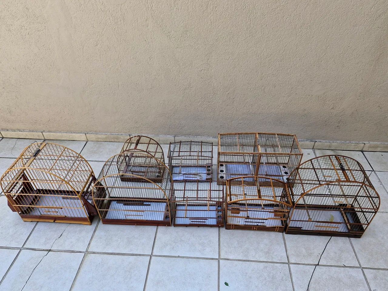 VENDO URGENTE LOTE DE 08 GAIOLAS  - Foto 3