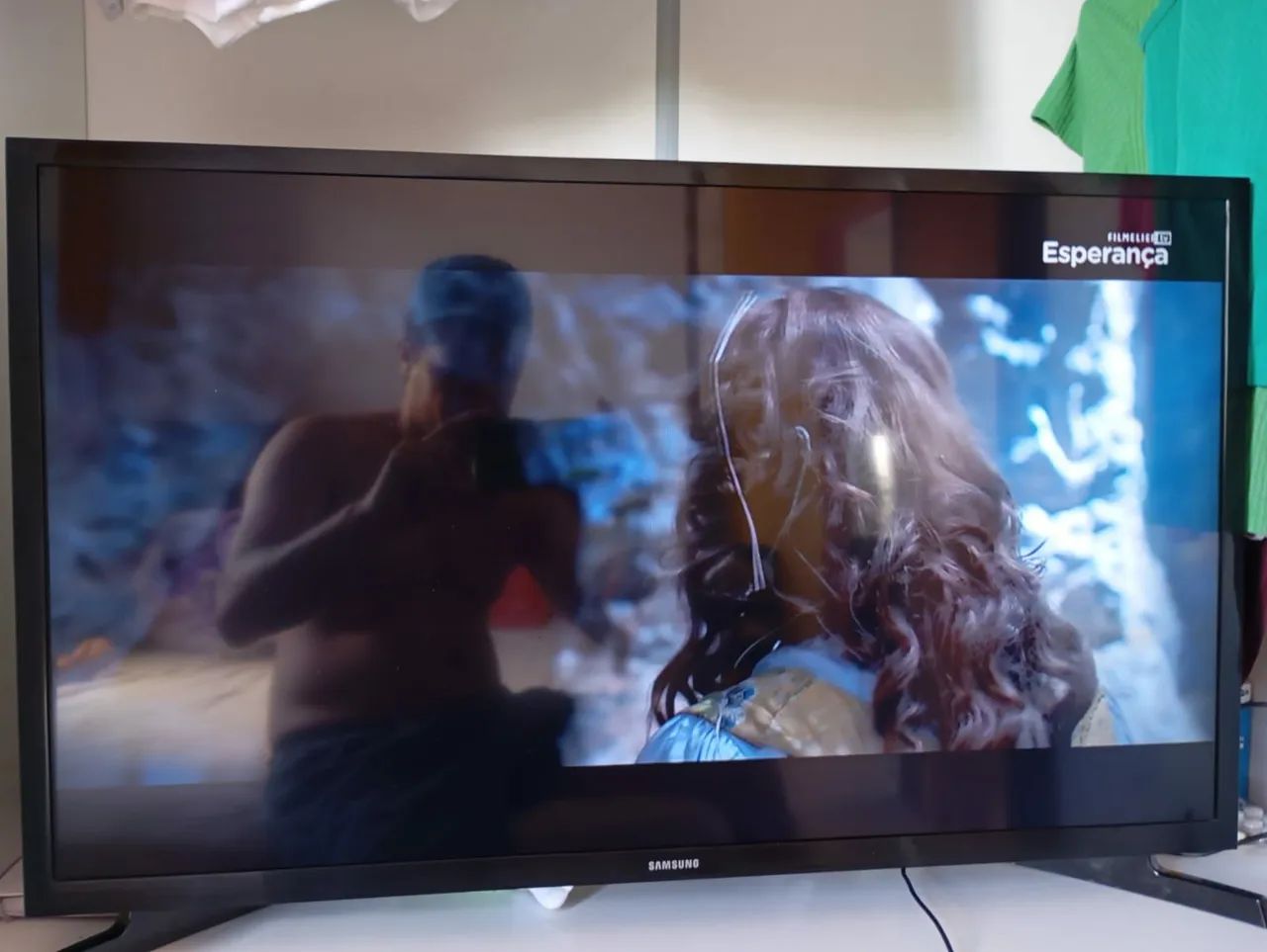 Vendo essa televisão Smart 32 polegadas o controle quebrou mas funciona perfeitamente - Foto 3