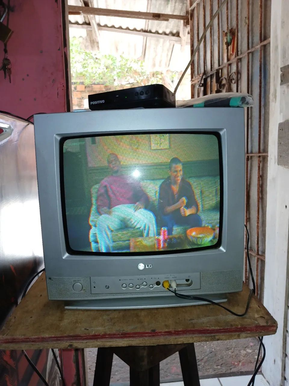 TV LG 14 Polegadas + Conversor Digital  - Foto 4