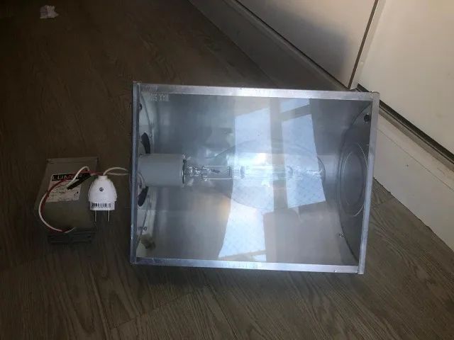 Kit Refletor + Reator HQL 400W 220v (sem a lâmpada)